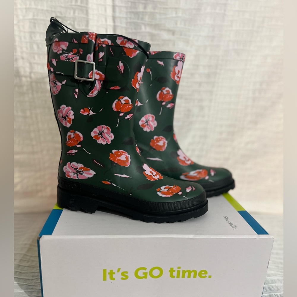 GOGO Floral Rain Boots Women Size 6 Waterproof Rubber Garden Boots NWT